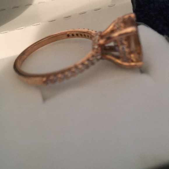 Peach Morganite Ring. Size 7 - Picture 2 of 2